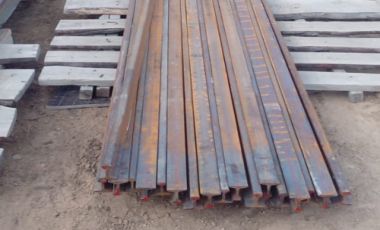 A Bolivian customer purchased 5 tons of 22kg steel rails from us